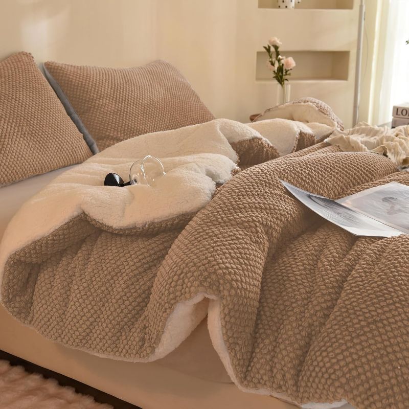 Photo 1 of (Q) 3D Jacquard Design Comforter Set, Luxury Cozy Sherpa Fur Plush 3-Pieces Ultra-Soft Warm Sets Bedding with 2 Pillowcases (Queen Size 90"x90", Beige)