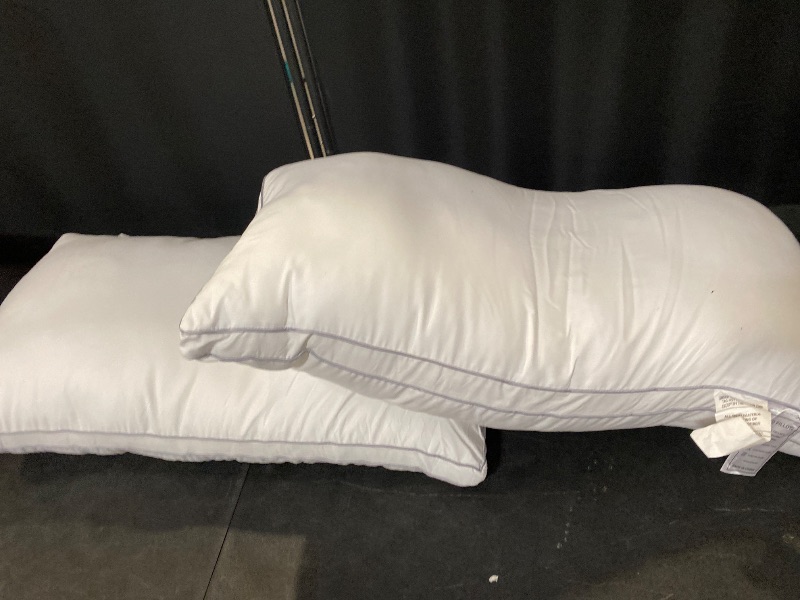 Photo 1 of viewstar Pillows Queen Size Set of 2, Hotel Quality, Down Alternative Gusseted Bed Pillows for Side, Back, or Stomach Sleepers, White, 19" x 28"