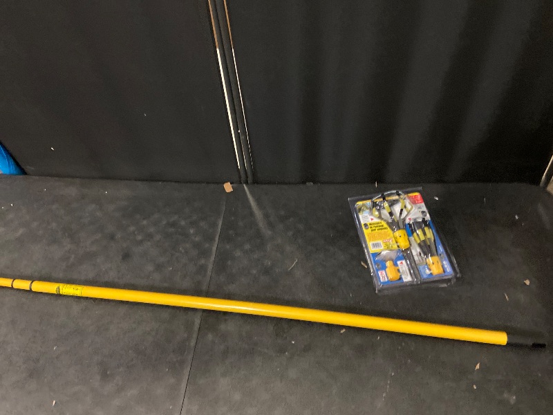 Photo 1 of Bayco LBC-600SDL 11' 3-Section Steel Pole Light Bulb Changer 4 Piece Kit