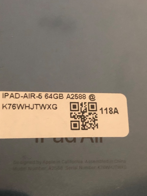 Photo 1 of Apple Early 2022 iPad Air 5th Gen (10.9-inch, Wi-Fi, 64GB) Blue (Renewed)