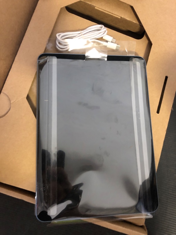 Photo 1 of Apple Early 2022 iPad Air 5th Gen (10.9-inch, Wi-Fi, 64GB) Blue (Renewed)