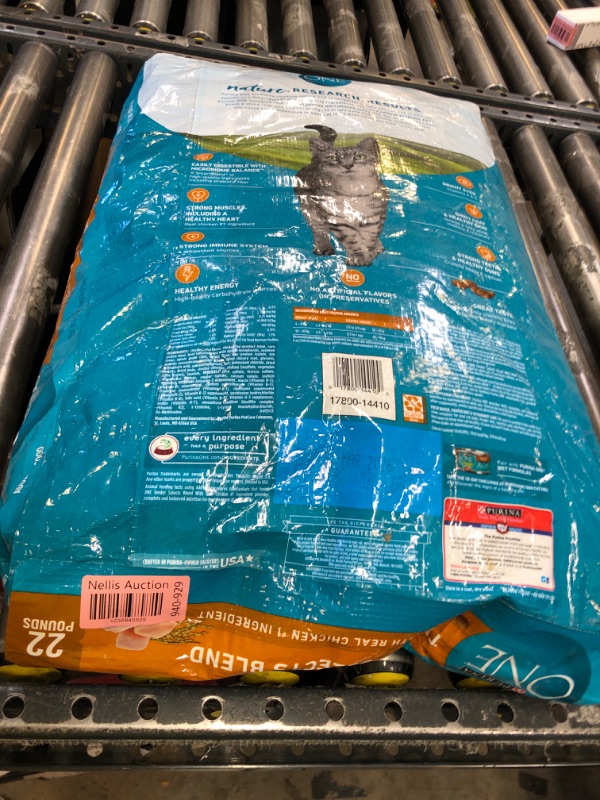 Photo 1 of Purina ONE Natural Dry Cat Food, Tender Selects Blend With Real Chicken - 22 lb. Bag