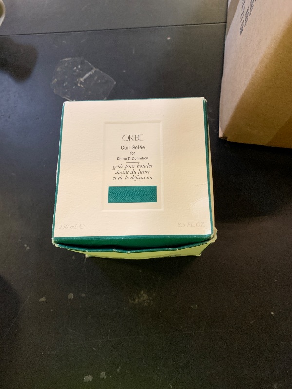 Photo 1 of Oribe Curl Gelèe for Shine & Definition,8.45 Fl Oz (Pack of 1)