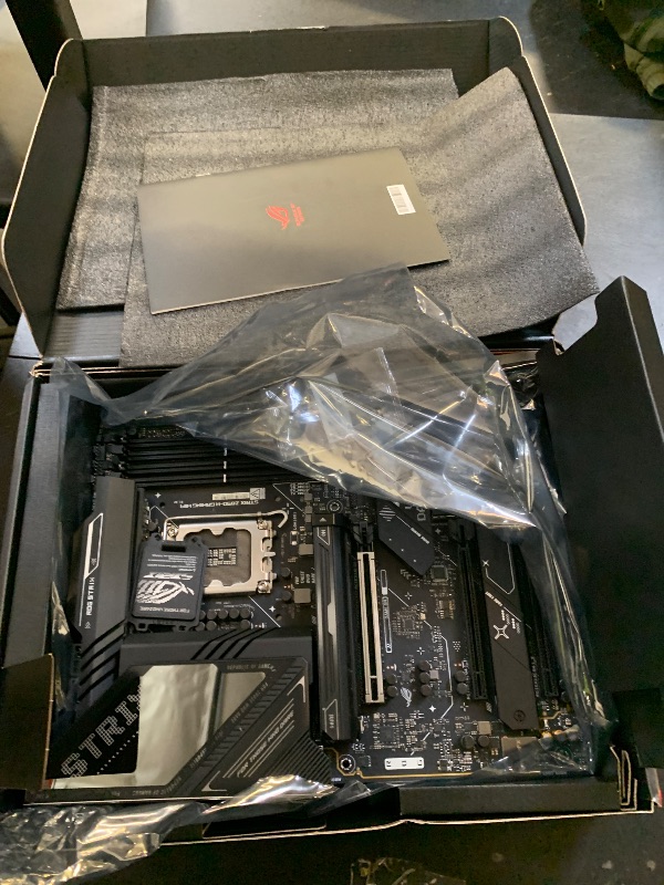 Photo 1 of ASUS ROG Strix Z890-H Gaming WiFi Z890 LGA 1851 ATX Motherboard, Intel® Core™ Ultra Series 2 Ready, Advanced AI PC-Ready, 16+2+1+2 Stages, DDR5, 5Gb LAN, WiFi 7, 4X M.2, PCIe 5.0, USB Type-C®, AI OC