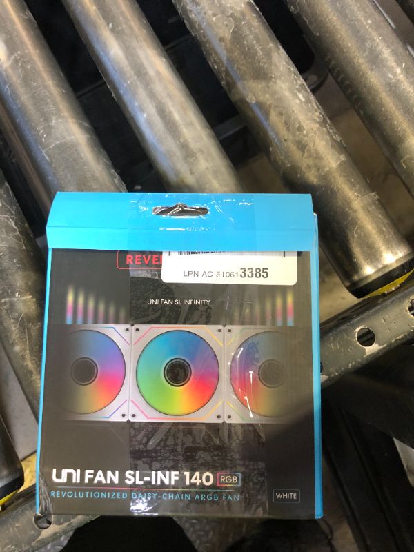 Photo 1 of Lian Li UNI Fan SL-Infinity 140 Reverse Blade-Single Pack-ARGB Fan-Daisy-Chain Design-Infinity Mirror-Customizable Lighting Effects-Without Controller-White-(14RSLIN1W)1036956921
