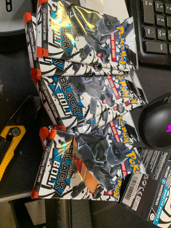 Photo 1 of Pokemon TCG Scarlet & Violet 10.5 Black Bolt Booster Bundle Set