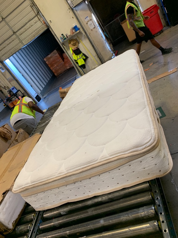 Photo 1 of OFFTR z Twin Mattress 10 Inch Mattress Twin Size in a Box,Superior Hybrid Mattress with Memory Foam for Extra Lumbar Support,100 Night Trial,Maximum Support,Zoned Spring, Firm (10 Inch Plush, Twin)
