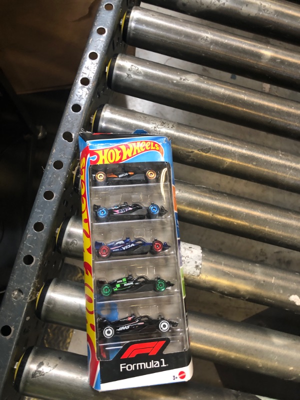 Photo 1 of Hot Wheels Toy Cars Formula 1 5-Pack, Set of 5 1:64 Scale Die-Cast Vehicles Featuring F1 Racing Team Decos, Collectible Race Cars