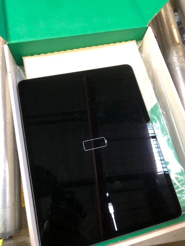 Photo 1 of Apple iPad Pro 12.9in (5th Gen.) - 256GB - WiFi - Space Gray (Renewed Premium)