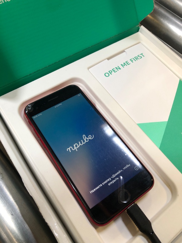 Photo 1 of Apple iPhone SE 3rd Gen, 128GB, RED - Unlocked (Renewed Premium)