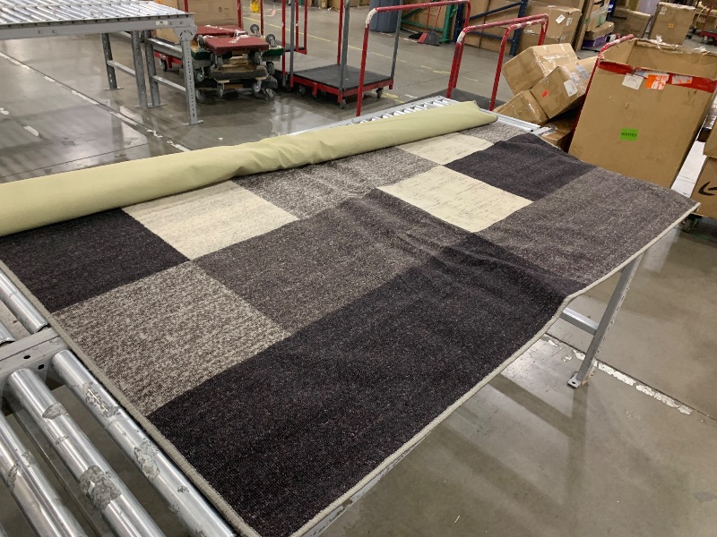 Photo 1 of 6'7" x 9'7" Rug