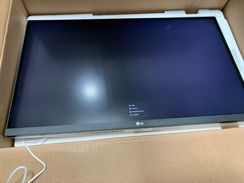 Photo 1 of LG 27US500-W Ultrafine Monitor 27-Inch 4K UHD (3840x2160) HDR10 IPS Borderless Design Reader Mode Flicker Safe Switch App HDMI DisplayPort - White