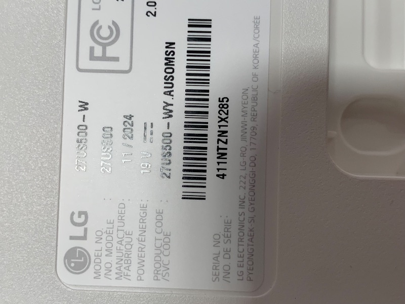 Photo 1 of LG 27US500-W Ultrafine Monitor 27-Inch 4K UHD (3840x2160) HDR10 IPS Borderless Design Reader Mode Flicker Safe Switch App HDMI DisplayPort - White