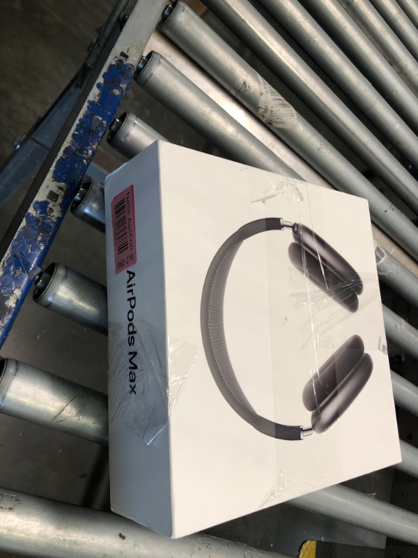 Photo 3 of ****COMES IN AN AIRPODS MAX BOX, BUT THEY ARE NOT AIRPODS MAX**** Pro Max P9 Headphones (Black)