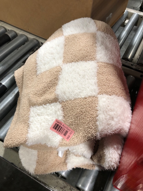 Photo 1 of *** AS IS / NO RETURNS*** FUZZY BLANKET - UNKNOWN SIZE AND PATTERN