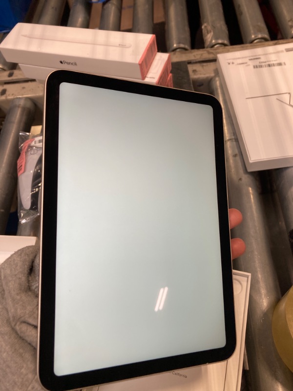 Photo 3 of ***SELLING AS PARTS - FINALE SALE - NO RETURNS****
Apple iPad Mini (6th Generation): A15 Bionic, 8.3-inch Liquid Retina Display, 64GB, Wi-Fi 6, 12MP front/12MP Back Camera, Touch ID, All-Day Battery Life – Starlight