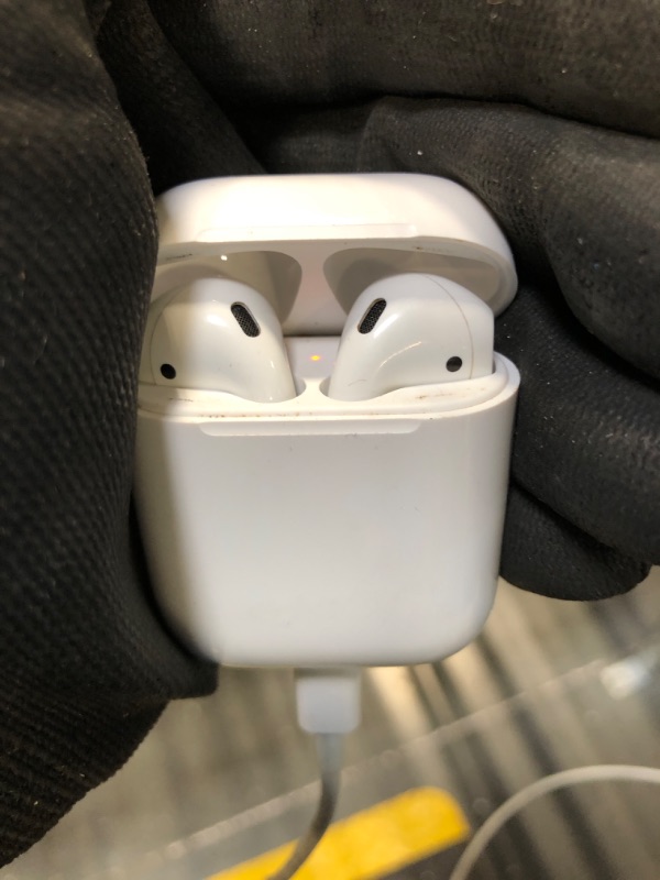 Photo 4 of **USED**Apple AirPods 4 Wireless Earbuds, Bluetooth Headphones, Personalized Spatial Audio, Sweat and Water Resistant, USB-C Charging Case, H2 Chip, Up to 30 Hours of Battery Life, Effortless Setup for iPhone