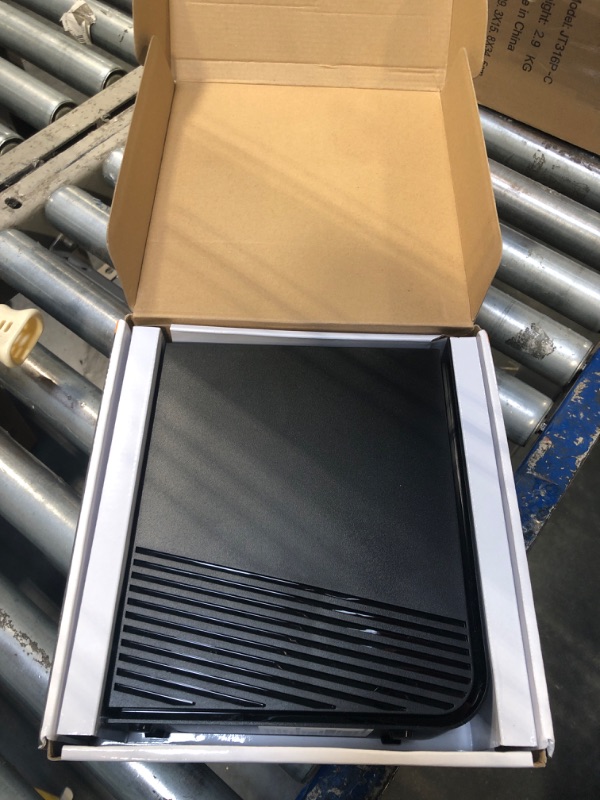 Photo 1 of ARRIS (SBG7400AC2) - Cable Modem Router Combo - Fast DOCSIS 3.0 & AC2350 WiFi , Approved for Comcast Xfinity, Cox, Charter Spectrum & more , Four 1 Gbps Ports , 800 Mbps Max Internet Speeds