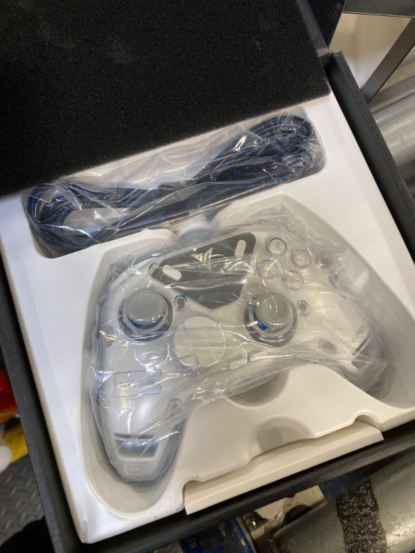 Photo 1 of FLYDIGI APEX 4 Wireless PC Controller Force Feedback Trigger Force-Adjustable Alloy Joysitck Full-Color LCD Display 1500mAh 1000hz Report Rate Stereo Vibration PC/NS/TV/Android/Laptop