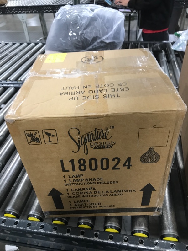 Photo 1 of Signature Design by Ashley Rainermen 20" Modern Herringbone Ceramic Table Lamp, Off White