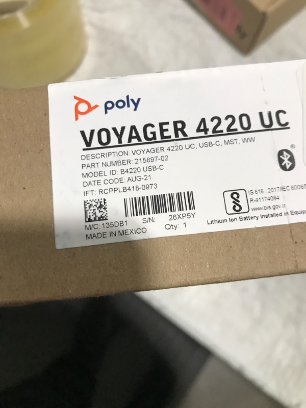 Photo 4 of Poly Voyager 4220 UC, USB-C, Microsoft Teams Headset