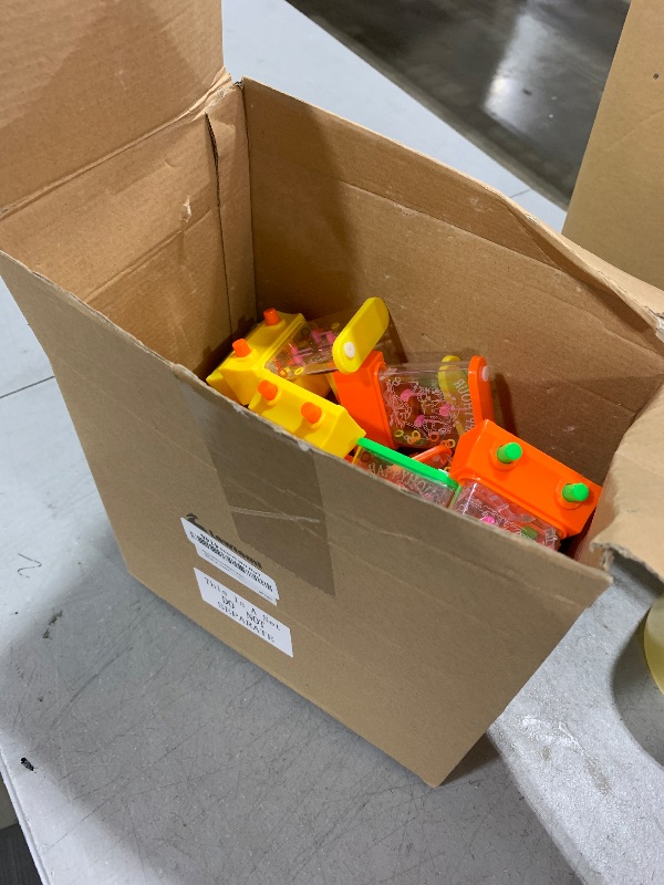 Photo 1 of Lewtemi 60 Pcs Water Ring Toss Handheld Game Bulk Mini Water Game Arcade Water Ring Retro Pastime Games Handheld Toys Party Favor Basketball Fun Gifts for Kids Adults,Without Water(Classic)