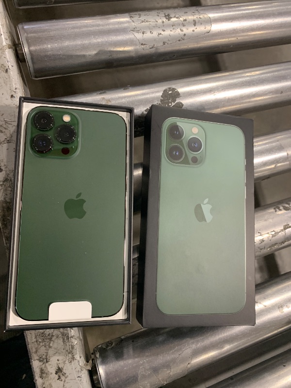 Photo 2 of Apple iPhone 13 Pro Max (512 GB, Alpine Green) [Locked] + Carrier Subscription