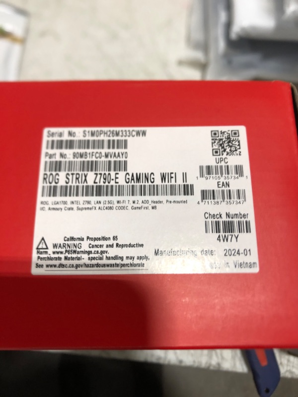 Photo 4 of ASUS ROG Strix Z790-E Gaming WiFi II LGA 1700(Intel 14th & 13th & 12th Gen)ATX gaming motherboard(DDR5,PCIe 5.0,2.5 Gb LAN,5XM.2 slots,PCIe 5.0 x16,WiFi 7 front-panel connector with PD 3.0 up to 30W.