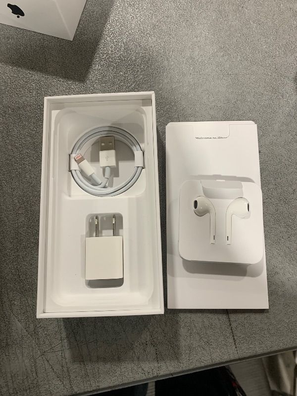 Photo 1 of Apple iPhone SE (2nd Generation), US Version, 128GB, Black - Unlocked (Renewed)