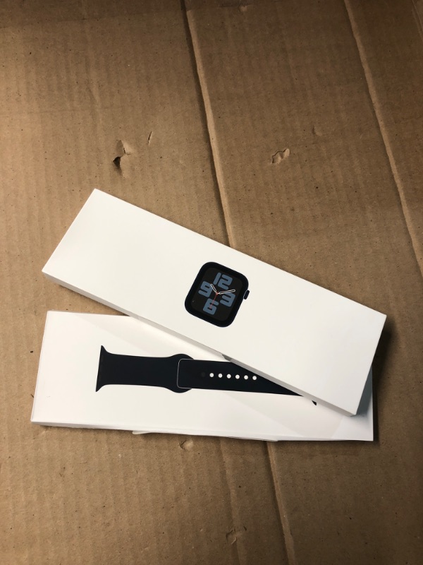 Photo 1 of (POWER TESTED) Apple Watch SE (2nd Gen) [GPS 40mm] Smartwatch with Midnight Aluminium Case with Midnight Sport Band S/M. Fitness and Sleep Trackers, Crash Detection, Heart Rate Monitor, Retina Display
