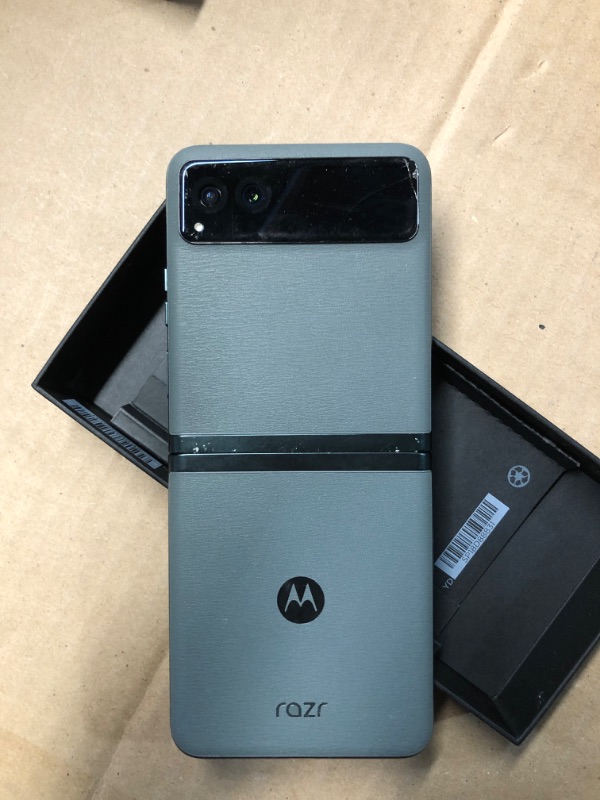 Photo 4 of **CRACKED FRONT GLASS BY CAMERA**
Motorola razr | 2023 | Unlocked | Made for US 8/128 | 32MP Camera | Sage Green, 73.95 x 170.82 x 7.35mm