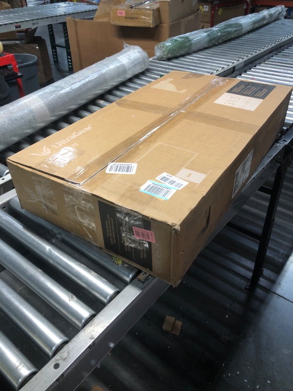 Photo 1 of LG ?32GS95UV 32-inch Ultragear OLED Gaming Monitor UHD 240Hz 0.03ms DisplayHDR True Black 400 AMD FreeSync Premium Pro NVIDIA G-Sync HDMI 2.1 DisplayPort Tilt/Height/Swivel Stand White