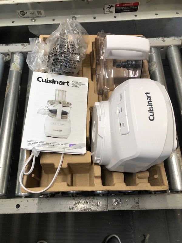 Photo 2 of (FAIR/USED) Cuisinart 9-Cup Continuous Feed Food Processor with Fine and Medium Reversible Shredding and Slicing Disc