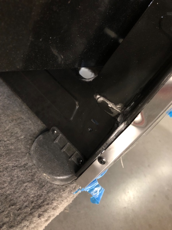 Photo 1 of ***TRUCK/TRAILER PICKUP ONLY - MAJOR DAMAGE - SEE COMMENTS***
Avanti ERU240P3S ERU240 24" Electric Range Oven with Framed Glass Door, in Stainless Steel