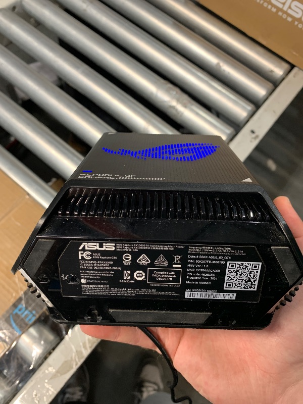 Photo 1 of (POWER TESTED) ASUS ROG Rapture GT6 (1PK) Tri-Band WiFi 6 Gaming Router, covers up to 2,900 sq ft, 2.5 Gbps port, triple-level game acceleration, UNII 4, lifetime internet security, Black