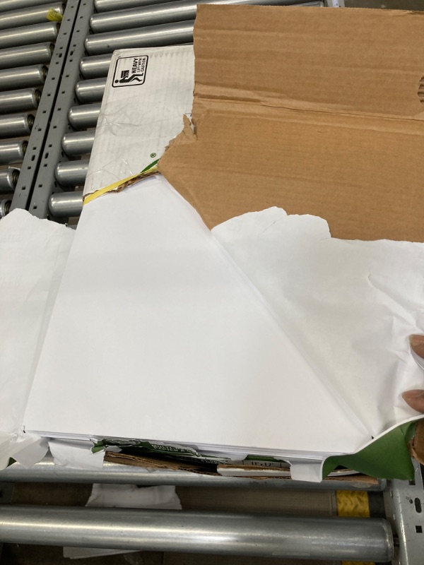 Photo 1 of Amazon Basics Multipurpose Copy Printer Paper, 8.5" x 11", 20 lb, 10 Reams, 5000 Sheets, 92 Bright, White