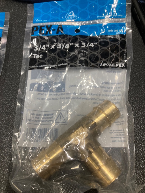 Photo 1 of 0.75 in. Brass PEX-a Barb Tee Fitting