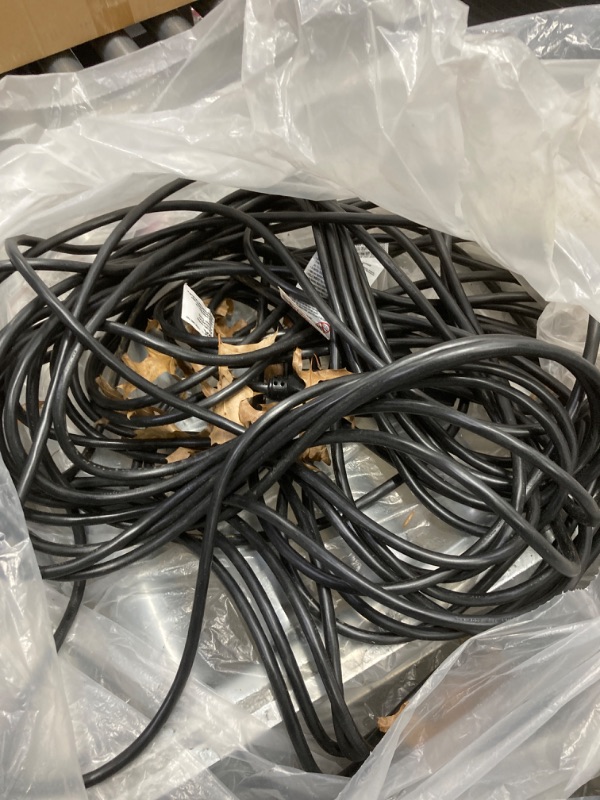 Photo 2 of 100 Ft. 16/3 Light Duty Indoor/Outdoor Extension Cord with Multiple Outlet Triple Tap End, Black ***DOES NOT FUNCTION