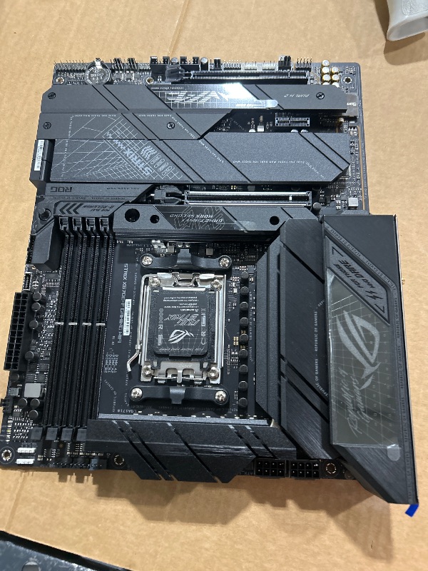 Photo 1 of  ASUS ROG STRIX X670E-F Gaming Motherboard Kit