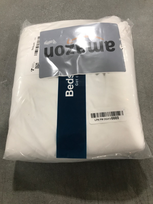 Photo 2 of Bedsure White Duvet Cover Queen Size - 3 Pieces Prewashed Extra Soft Bedding Set, Includes 1 Duvet Cover 90x90 Inches with Zipper Closure & 2 Pillow Shams, Comforter Not Included