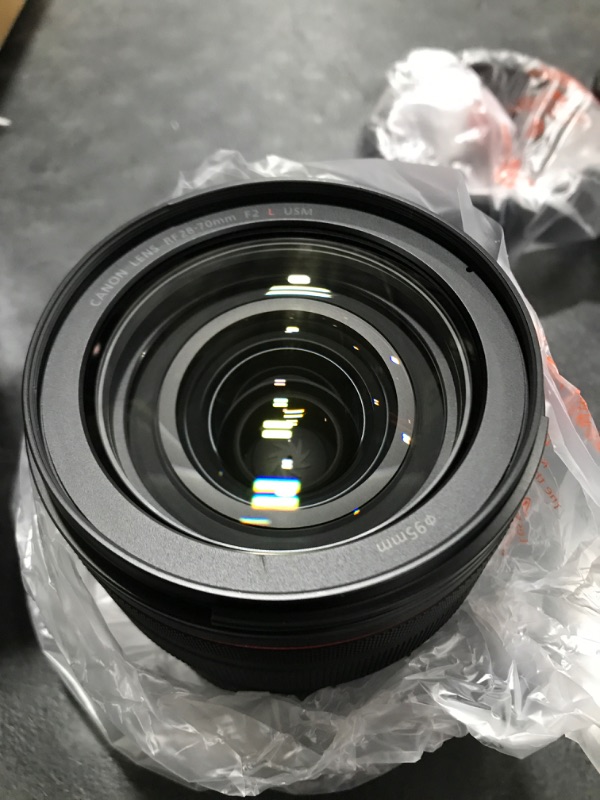 Photo 3 of Canon RF 28-70mm f/2L USM Lens