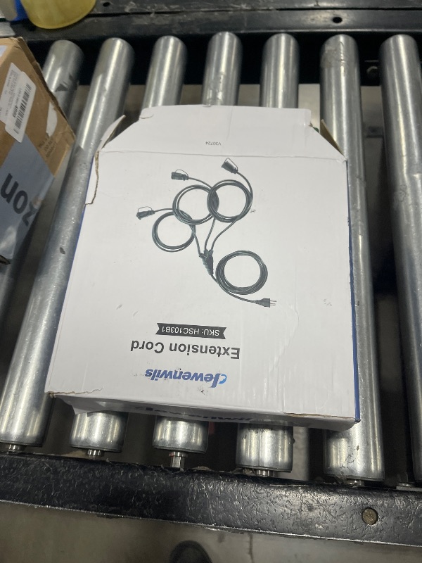 Photo 1 of DEWENWILS Outdoor Extension Cord 1 to 3 Splitter for Outdoor Lights, 3 Prong Outlets Plugs, Max 28ft End to End (40 FT Total),16/3C SJTW Weatherproof Wire for Outdoor String Lights, ETL