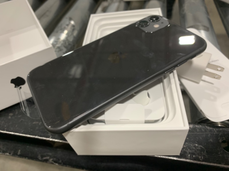 Photo 5 of Apple iPhone 11 (128GB) - Black (T-Mobile)  ***** parts only***