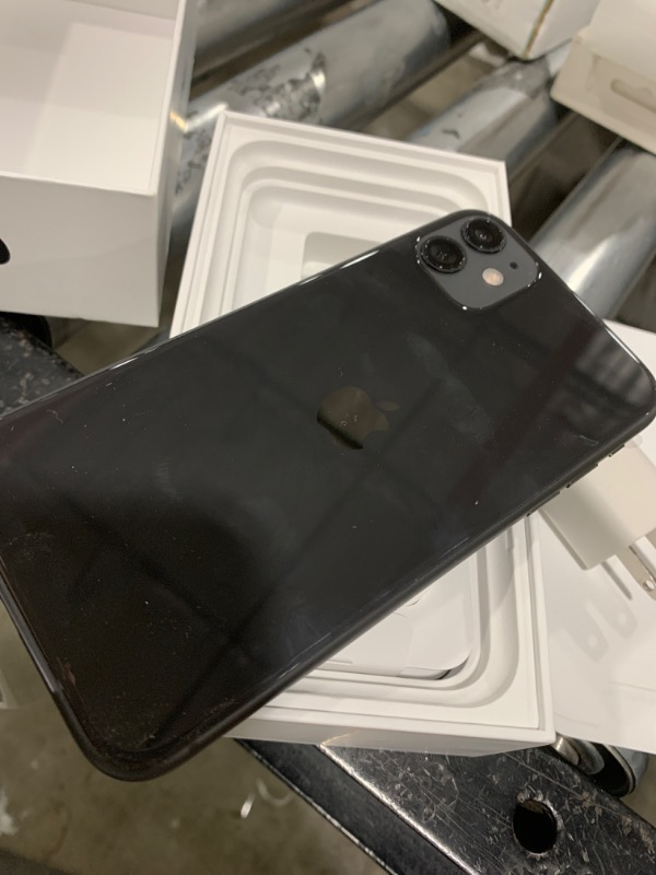 Photo 4 of Apple iPhone 11 (128GB) - Black (T-Mobile)  ***** parts only***