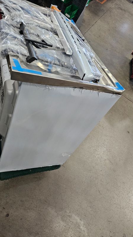 Photo 1 of badly dented
RANGAIRE RRG361TS 36" Gas Range, 5 Sealed Burners, 4.3 cu. Ft. Capacity, Freestanding Slide-in Convection Oven, Easy Reach Racks, Clock and Timer, Stainless Steel