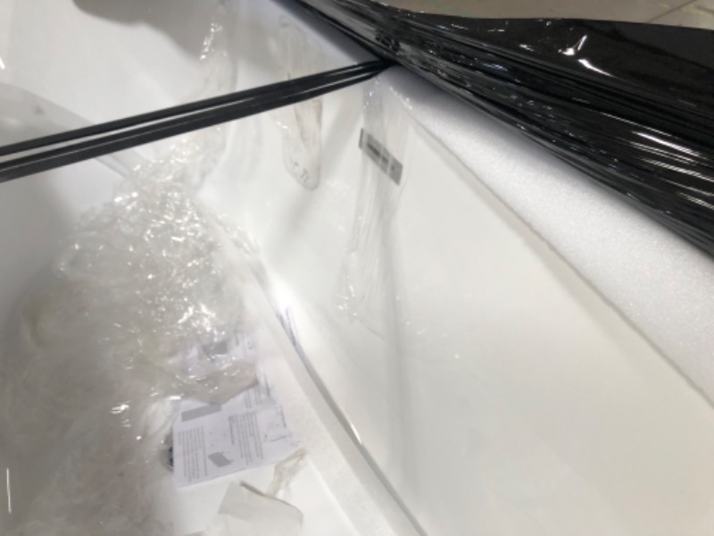Photo 1 of (CRACKED/CHIPPED) Empava 67 Inch Acrylic Freestanding Bathtub Contemporary Soaking Tub with Brushed Nickel Overflow and Drain EMPV-BT1518, Glossy White