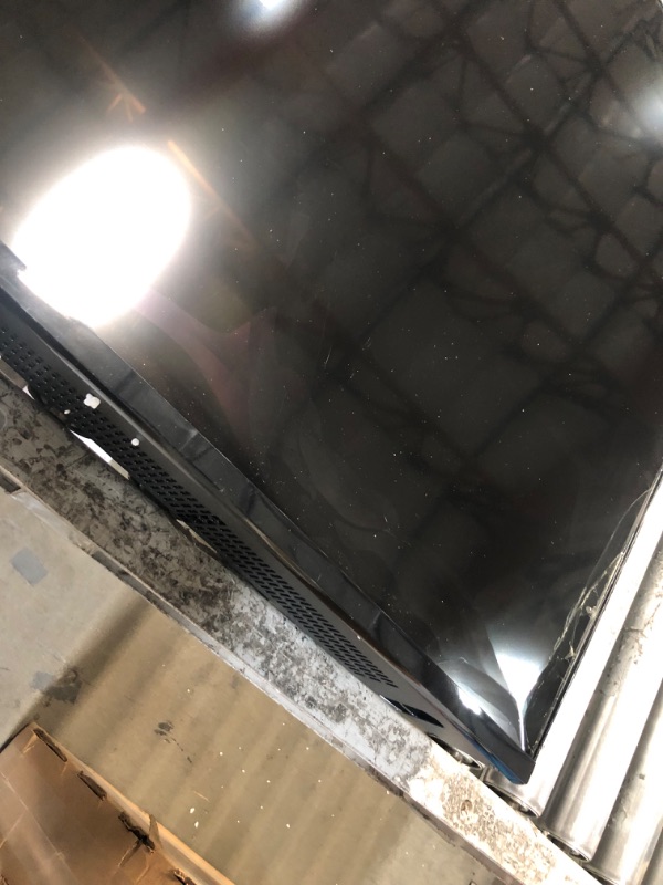 Photo 1 of damaged screen, final sale!!!
Roku Smart TV – 43-Inch Select Series 4K HDR RokuTV 
