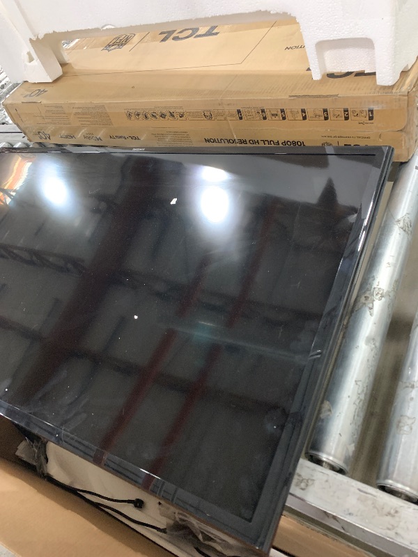 Photo 1 of **************SCREEN DAMAGED, NON-FUNCTIONAL*********************

SAMSUNG 40-inch Class LED Smart FHD TV 1080P (UN40N5200AFXZA, 2019 Model), Black