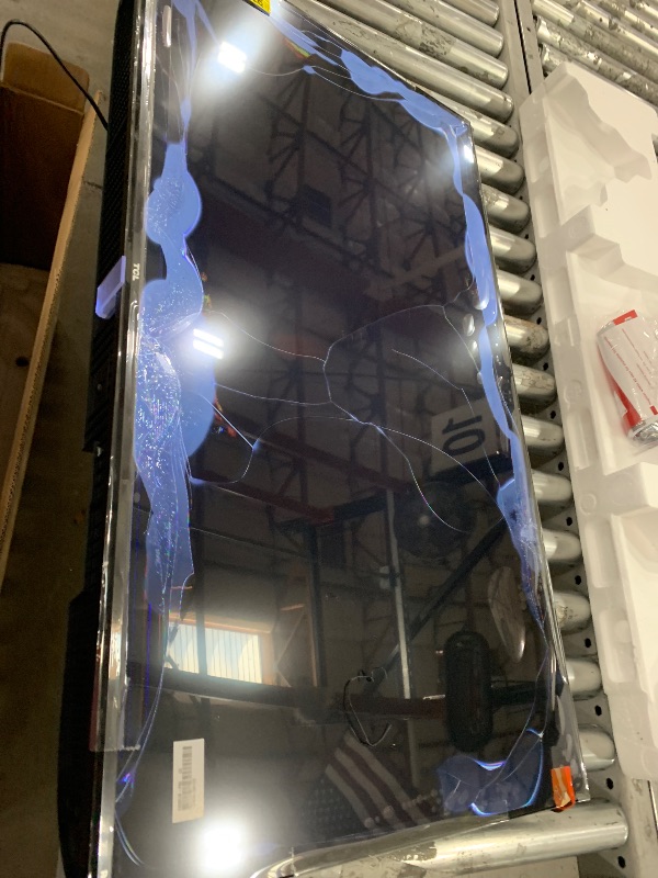 Photo 1 of **************SCREEN SMASHED, NON-FUNCTIONAL*****************

TCL 40-Inch Class S3 1080p LED Smart TV with Roku TV (40S350R
