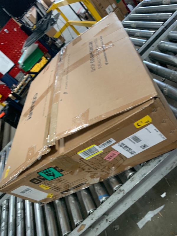 Photo 1 of *************INCOMPLETE ITEM, THIS IS ONLY 1 OUT OF MULTIPLE BOXES*************

Reclining Chair